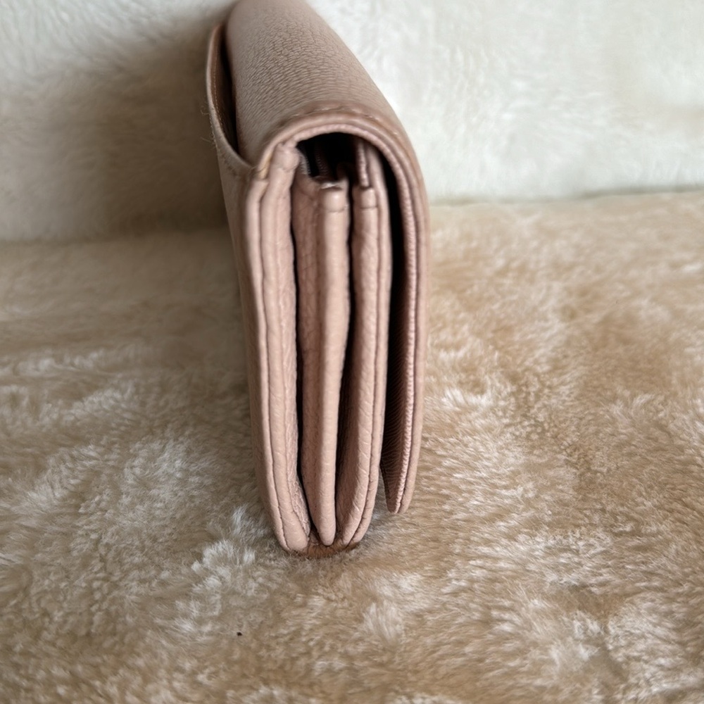 NWT-Michael Kors leather Fulton wallet. Color is call Ballet ( pale pink) - Picture 2 of 11